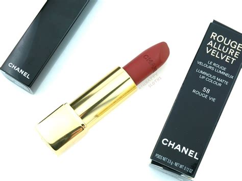 Chanel Fall 2016 Le Rouge N°1 Collection 